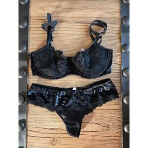 Victoria's Secret Dream Angels Pushup without Padding Bra Thong Set sz 32DD/S